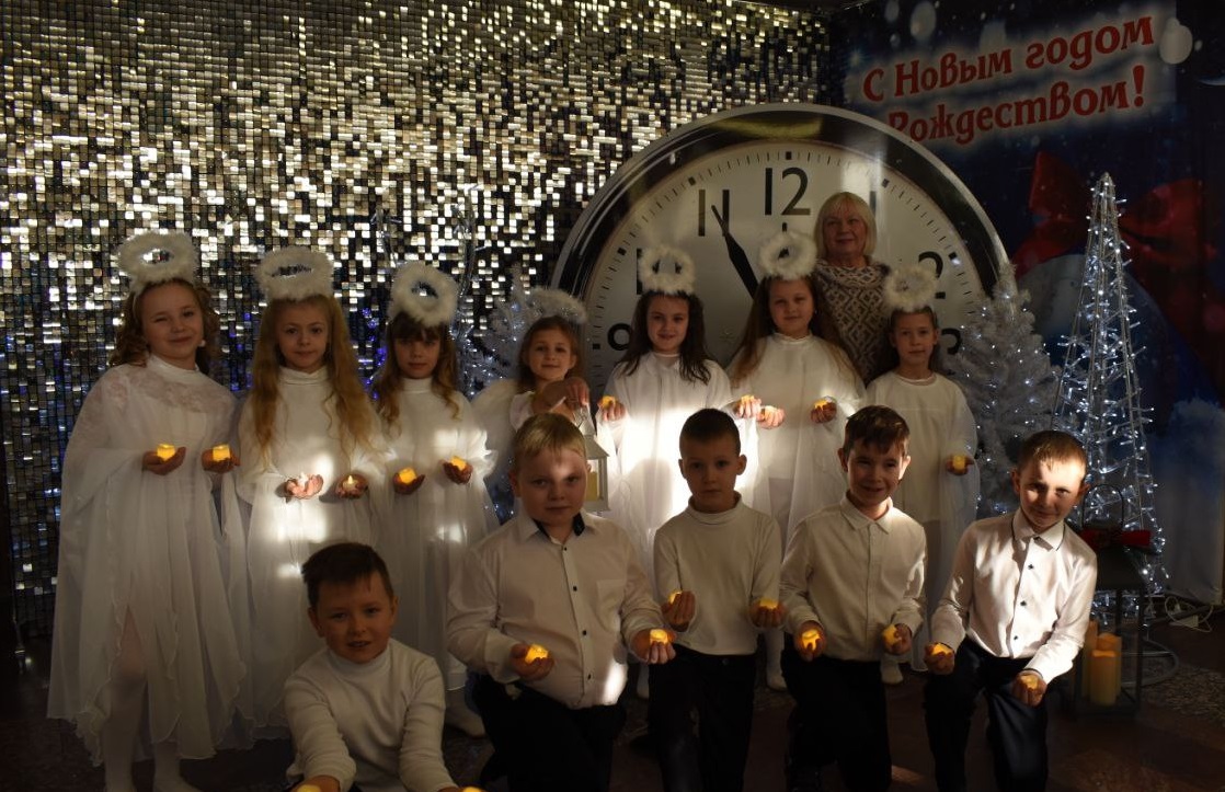 Русская классическая школа приняла участие в XIV городском фестивале детского творчества «Рождественская радость».